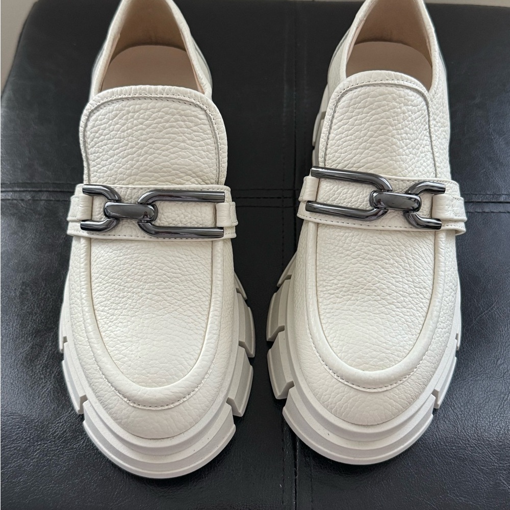 Beautiisoles White Leather Pebbled Loafers Slip-On Sz 8 New, Never Worn!